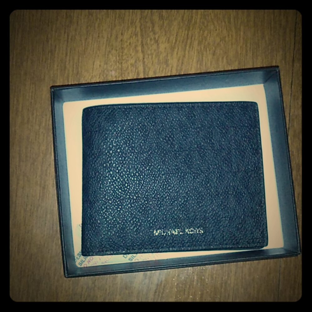 Michael kors wallet